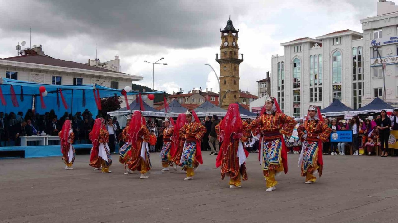 Yozgat’ta Halk Oyunları Şenliği düzenlendi
