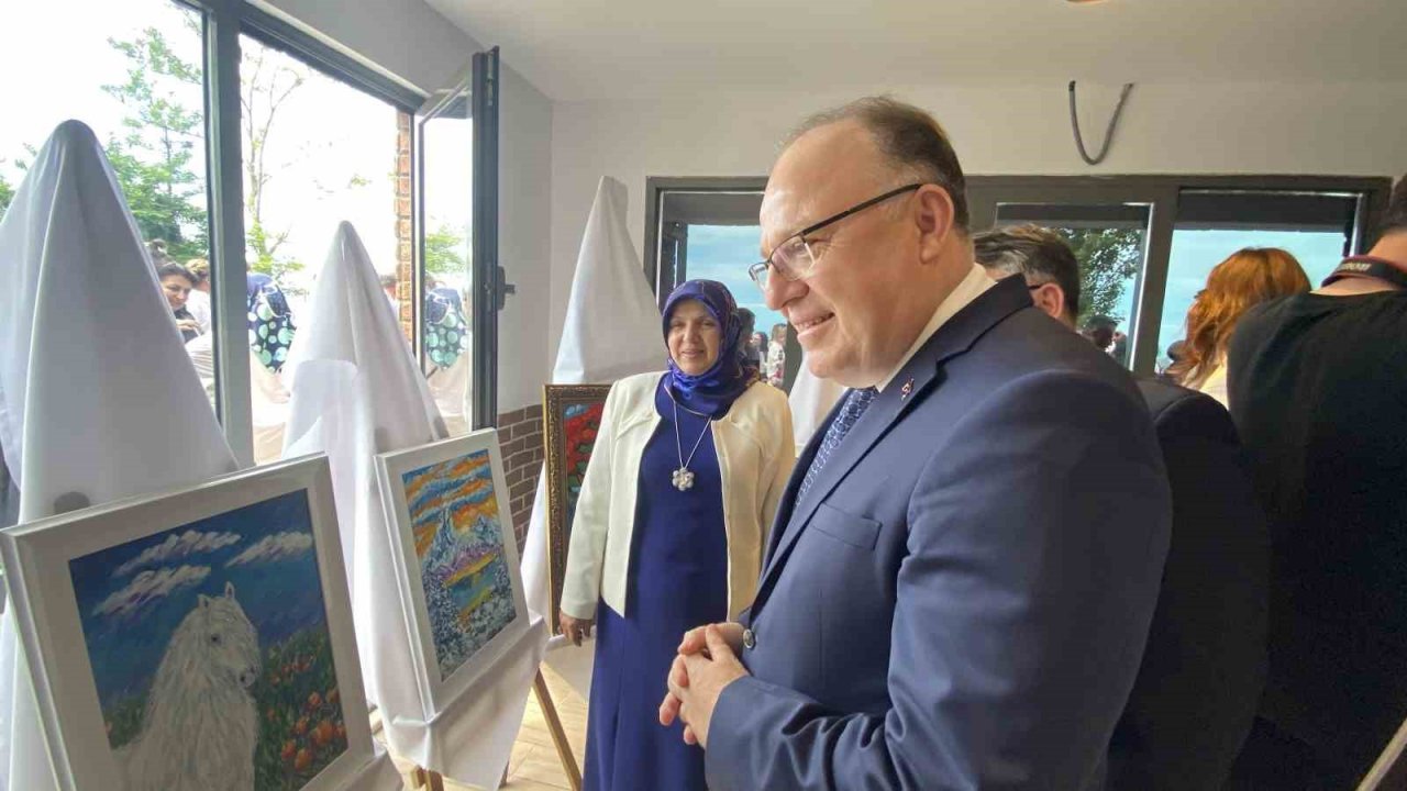 ‘Kadın El Ele’ sergisi açıldı