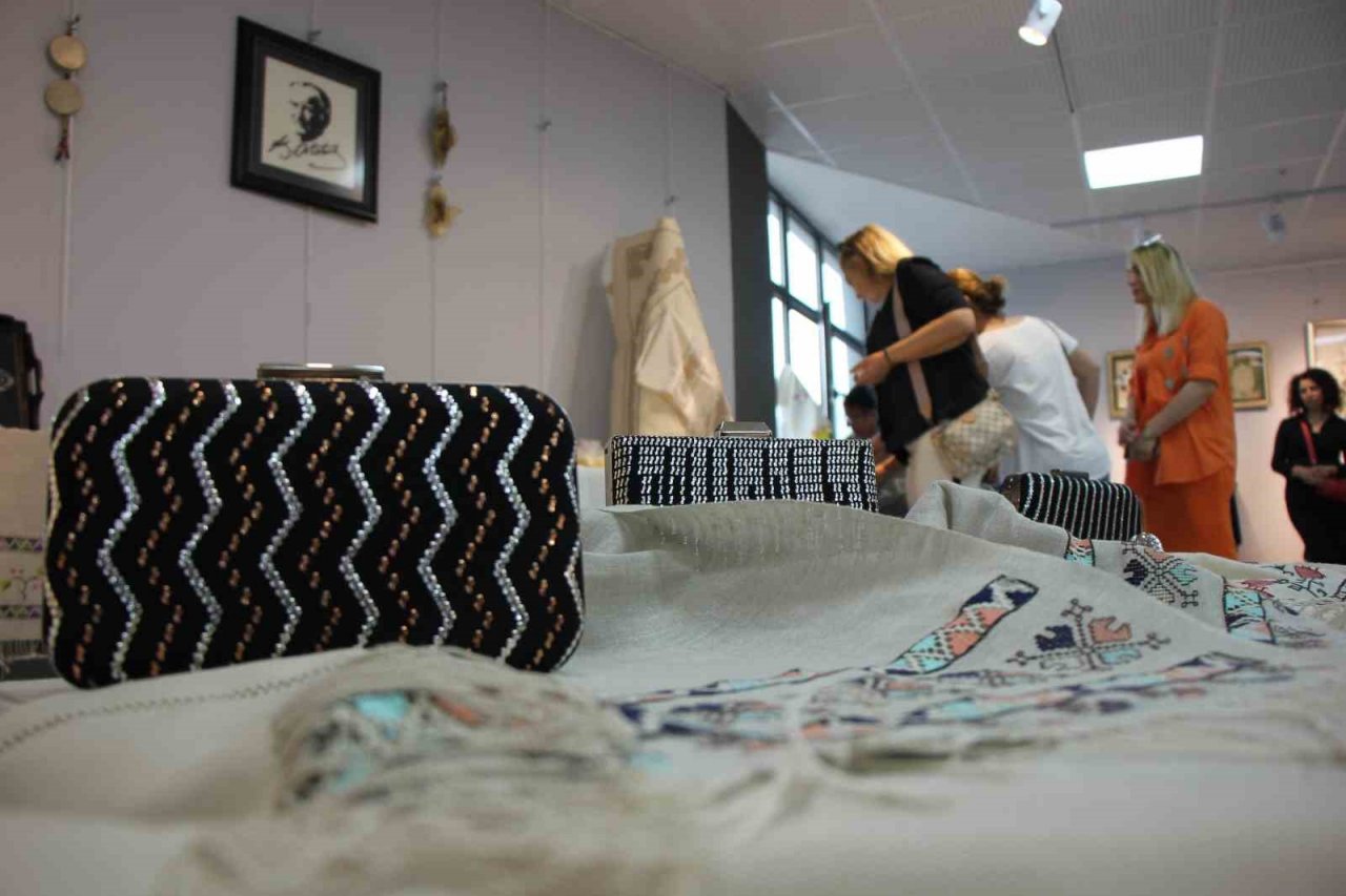 Atakum’da Dikiş ve El Sanatları Sergisi açıldı