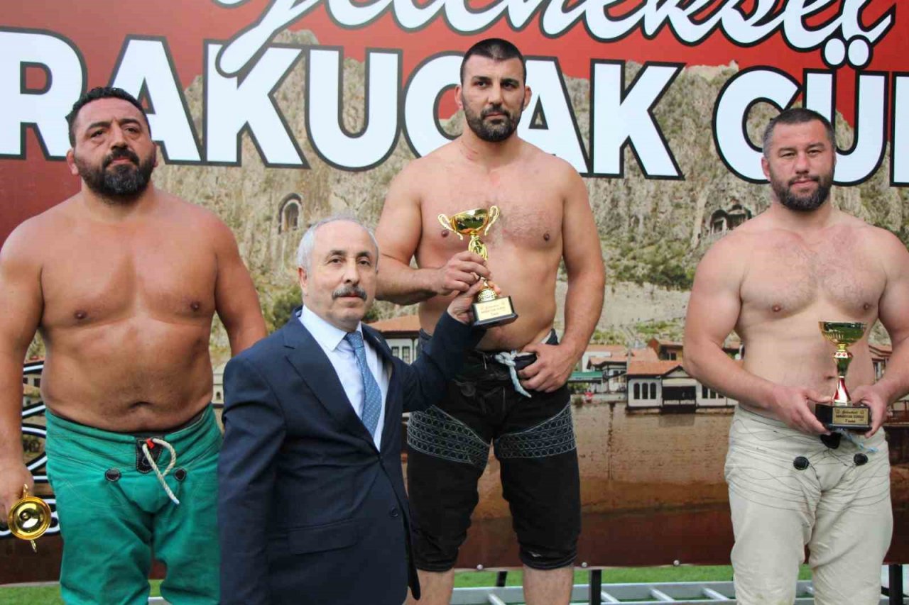 Amasya karakucak güreşlerinde başpehlivan Rıza Yıldırım oldu