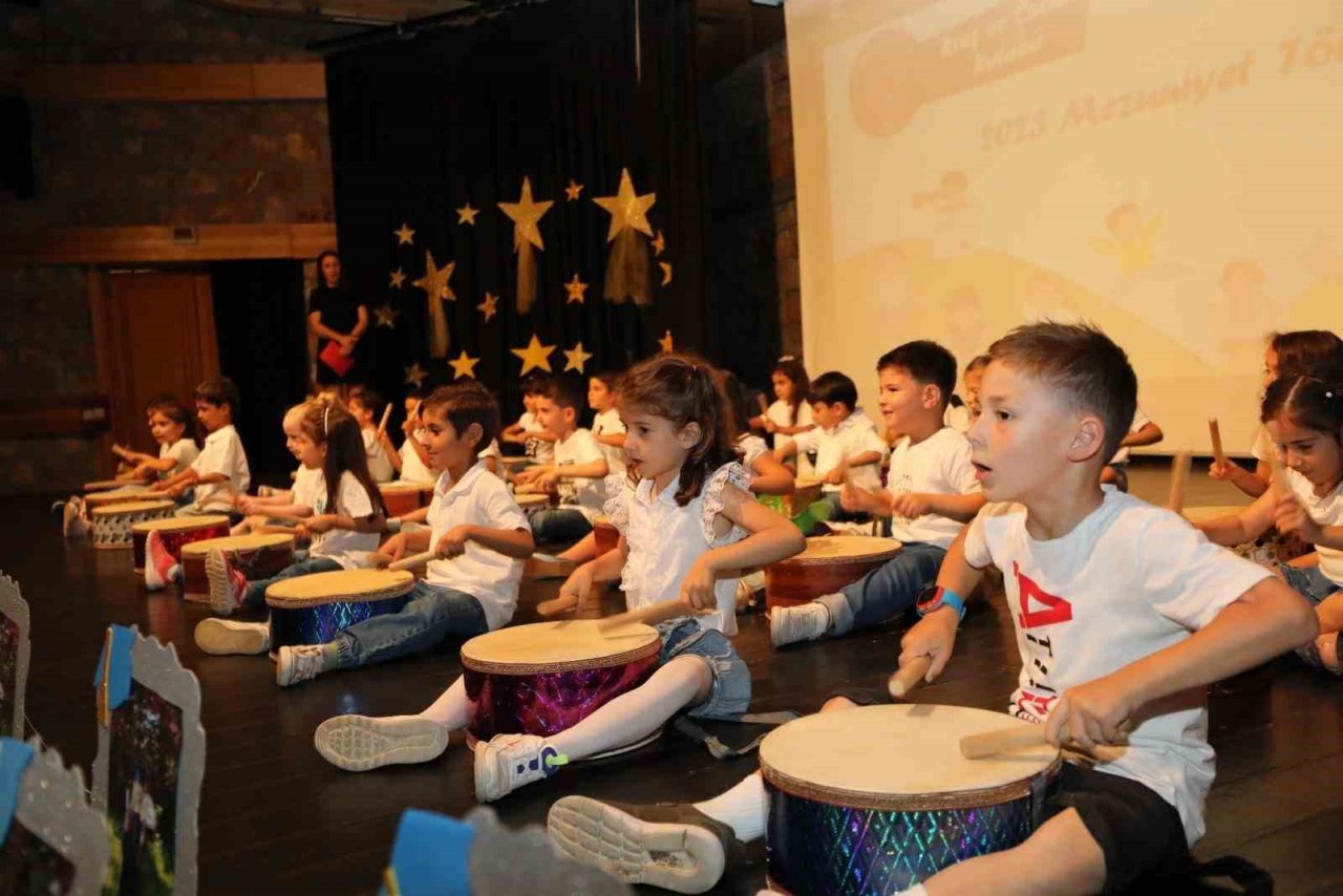 75. Yıl Kreş ve Çocuk Kulübü öğrencileri mezun oldu