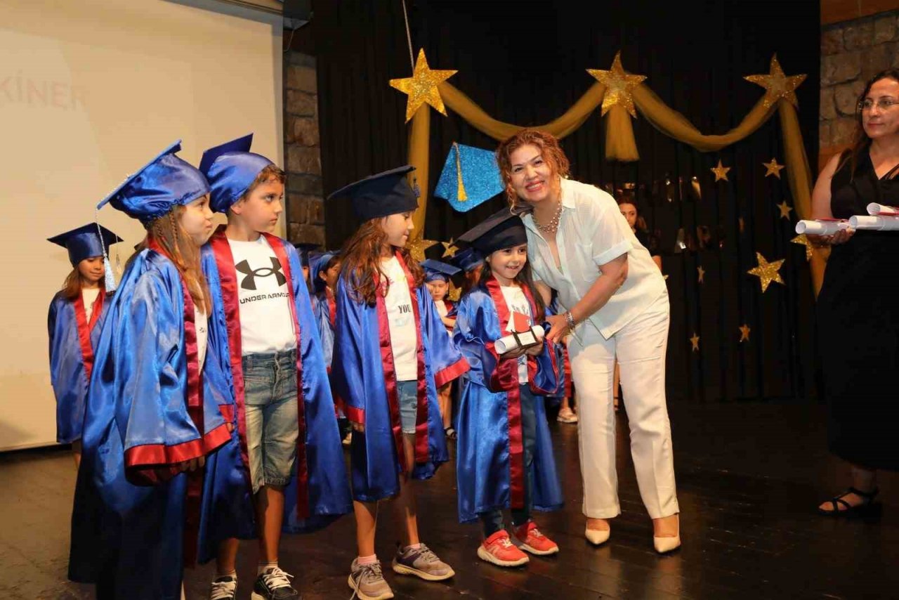 75. Yıl Kreş ve Çocuk Kulübü öğrencileri mezun oldu