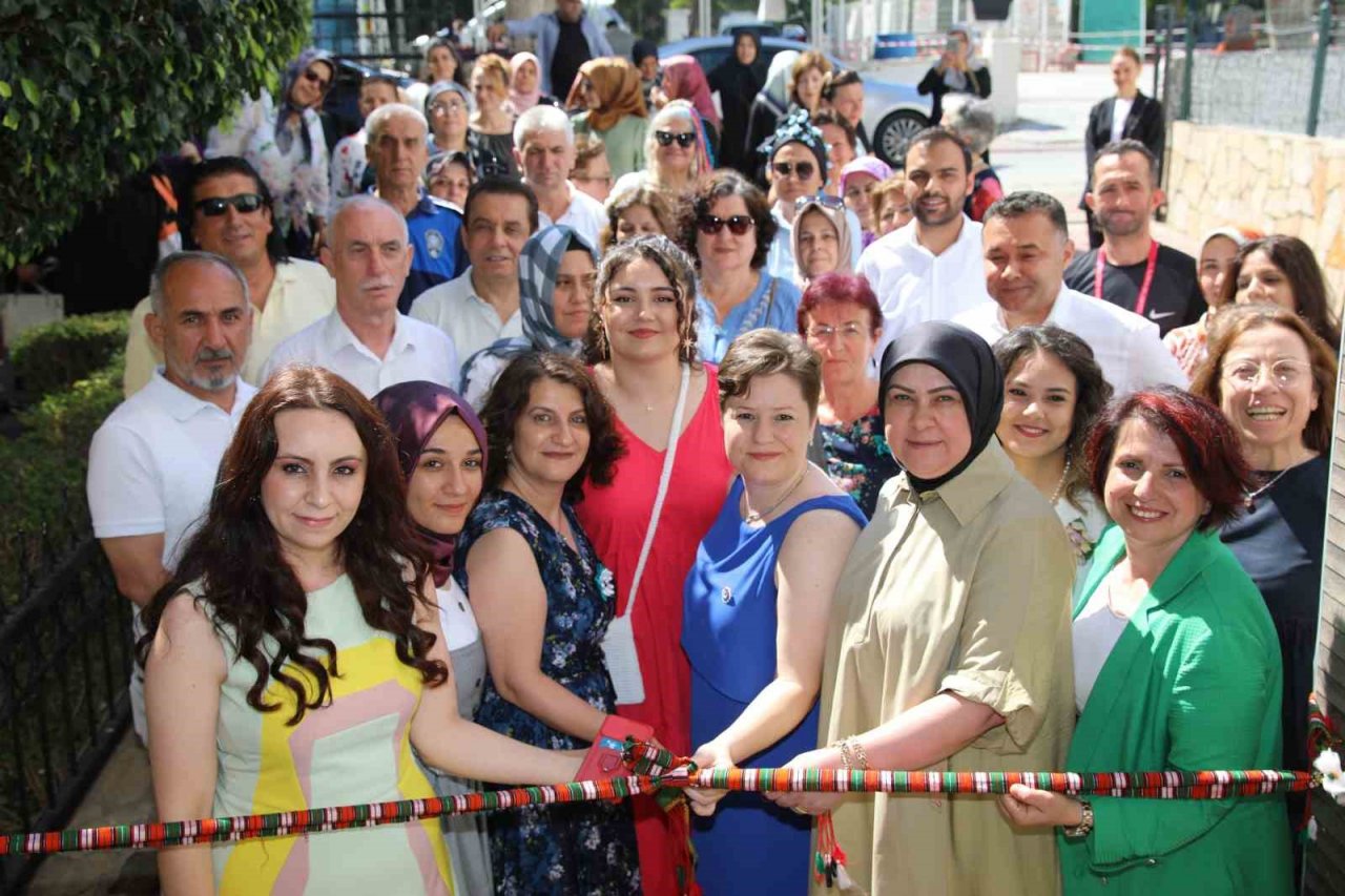 Mahmutlar ‘da el sanatları kursları yıl sonu sergisi açıldı