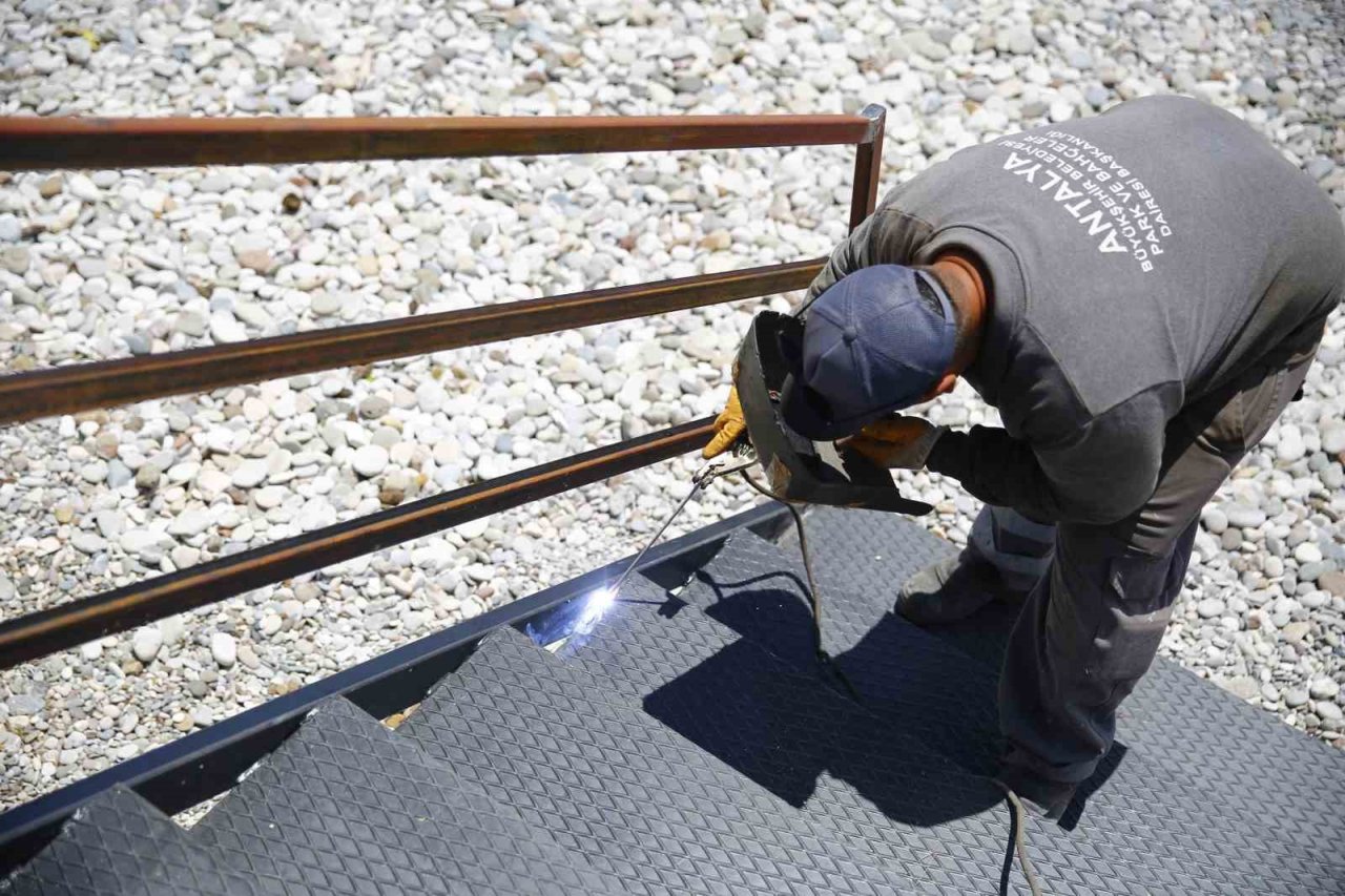 Antalya bu yaz çiçek bahçesine dönecek