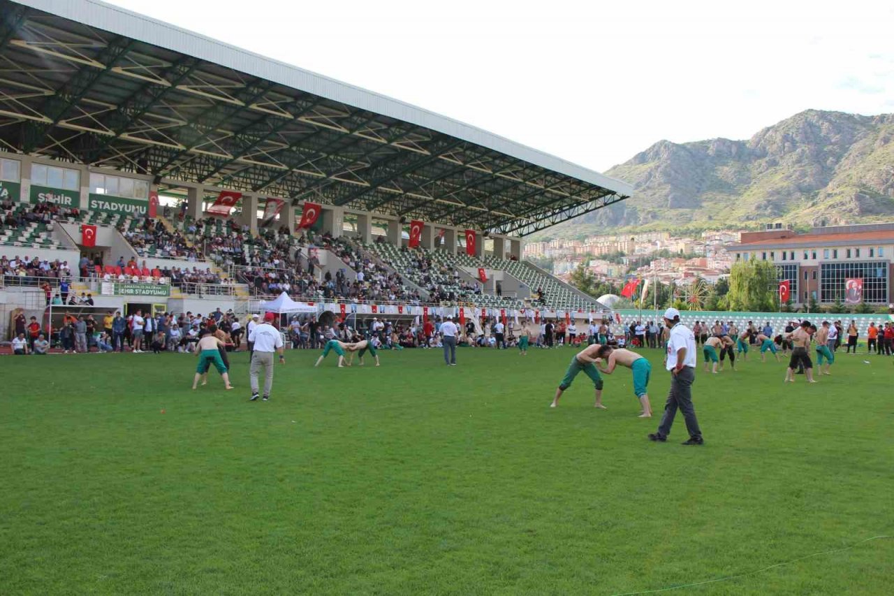 Amasya karakucak güreşlerinde başpehlivan Rıza Yıldırım oldu