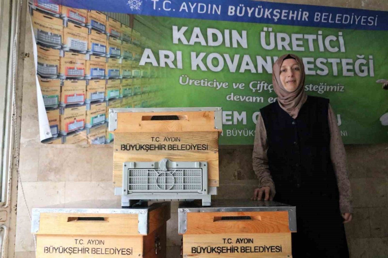 Aydın Büyükşehir Belediyesi’nden kadın arıcılara kovan desteği