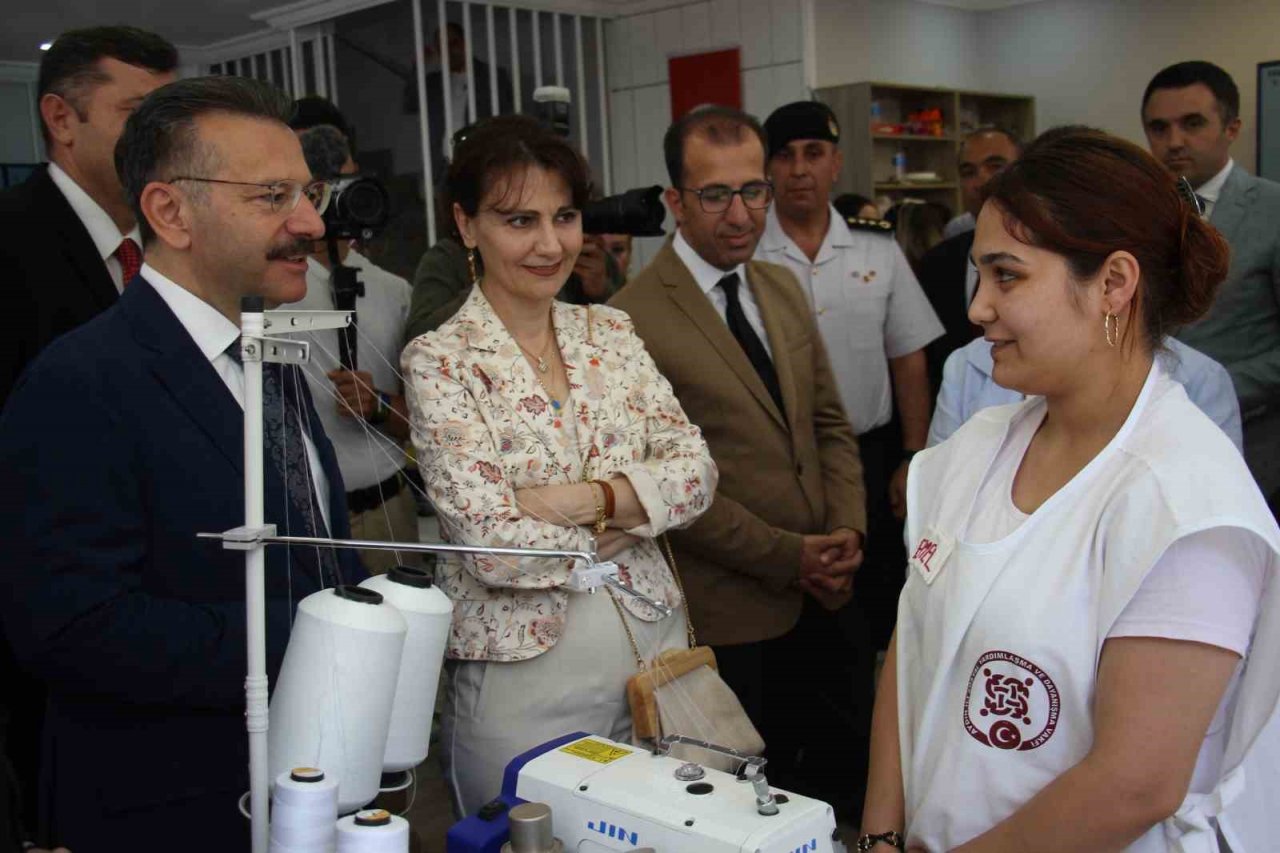 Aydın’da Roman kadınlara yönelik el sanatları atölyesi açıldı