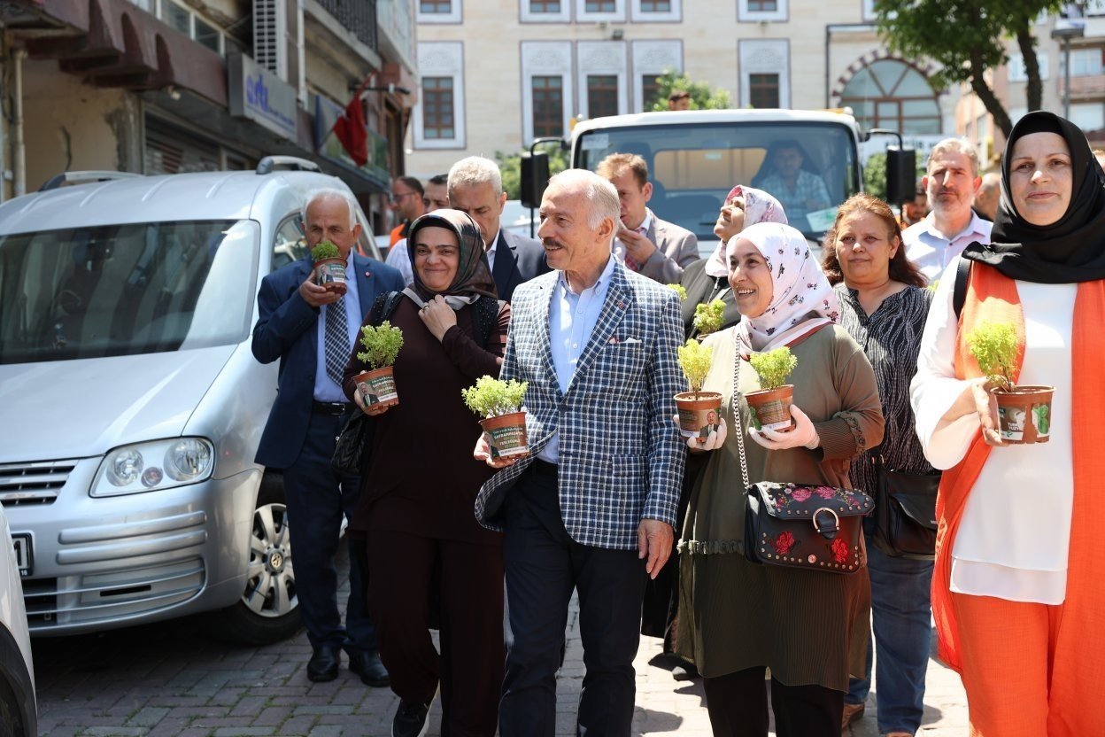 Bayrampaşa’da 50 bin fesleğen dağıtılacak