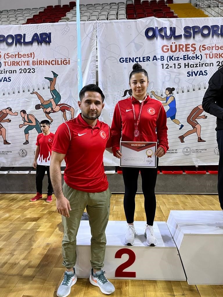 Bozüyüklü Başak Duman Türkiye ikincisi oldu