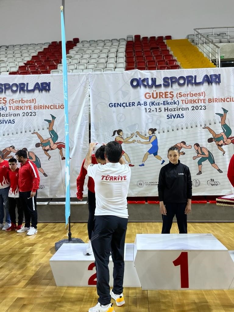 Bozüyüklü Başak Duman Türkiye ikincisi oldu