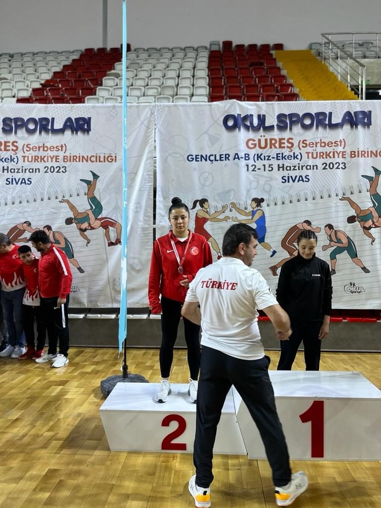 Bozüyüklü Başak Duman Türkiye ikincisi oldu