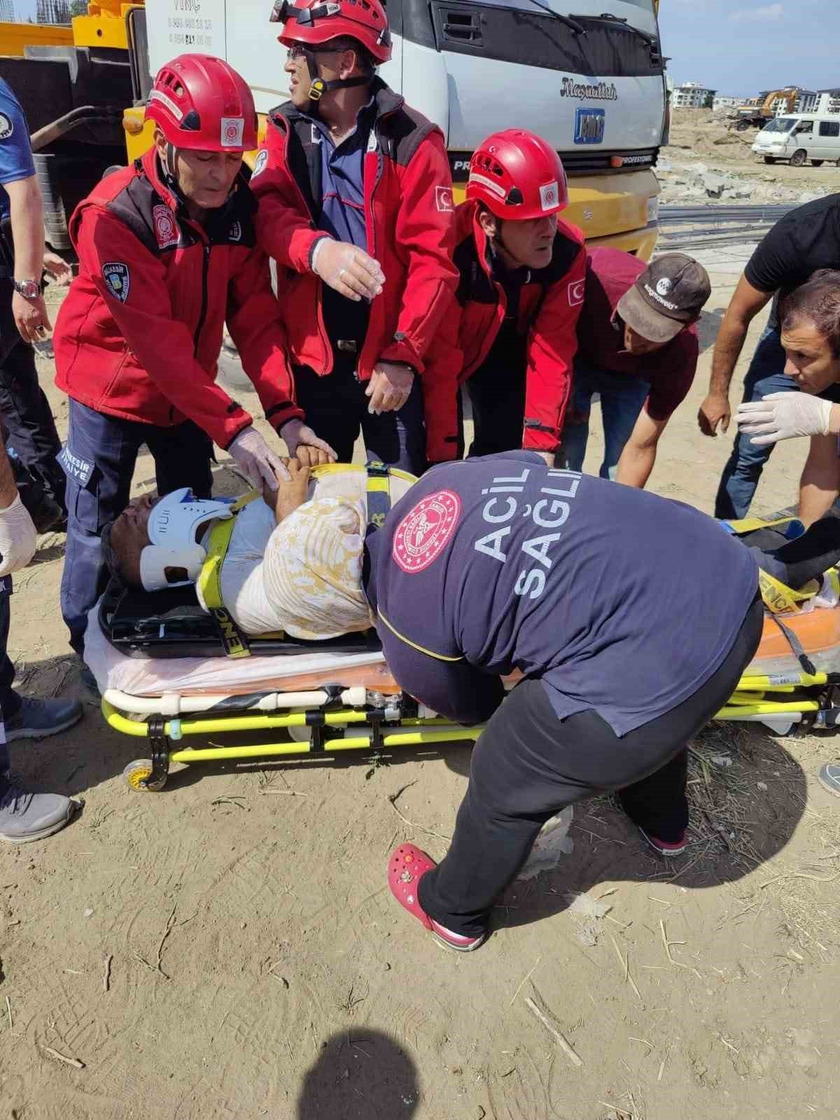 Kırılan vinç kolunun altında kalan bir kişi hayatını kaybetti