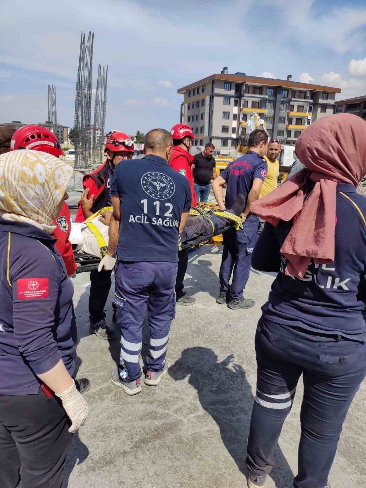 Kırılan vinç kolunun altında kalan bir kişi hayatını kaybetti