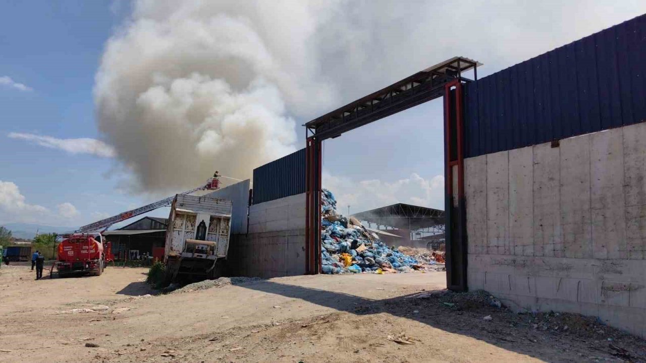 Bursa’da geri dönüşüm tesisinde korkutan yangın