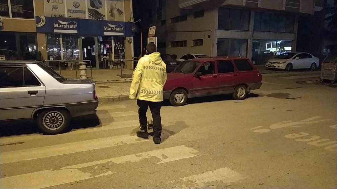 Kontrolden çıkan araç park halindeki kamyonete çarptı: 1 yaralı