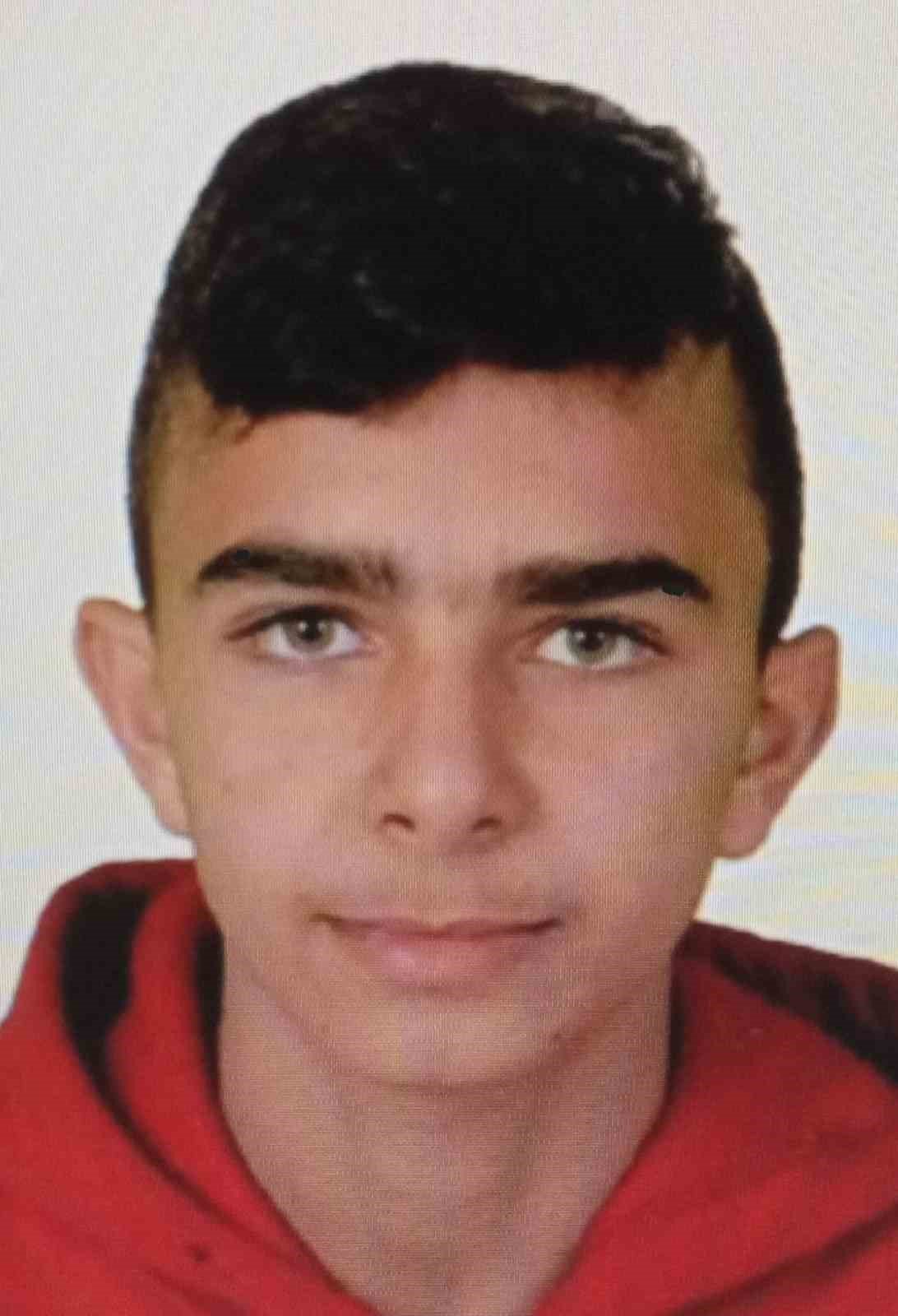 16 yaşındaki çocuk, ilaçlama yapmak için kullandığı traktörün altında can verdi