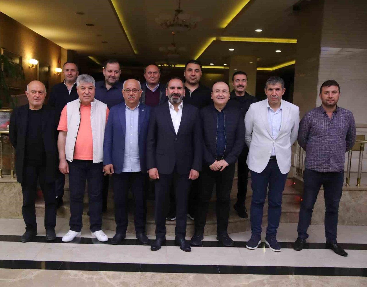 Sivasspor’da Mecnun Otyakmaz, yönetim kuruluna teşekkür etti