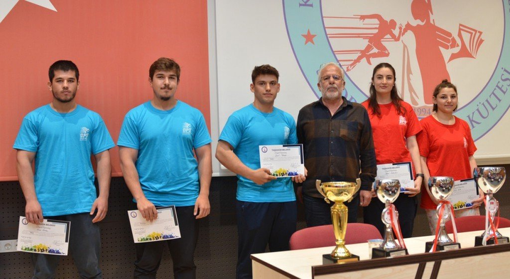 DPÜ SBF’de başarılı öğrencilere teşekkür belgesi