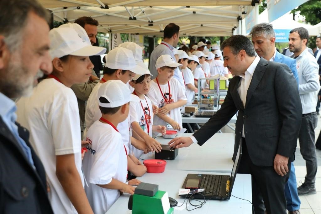 Öğrenciler hazırladıkları projeleri sergiledi