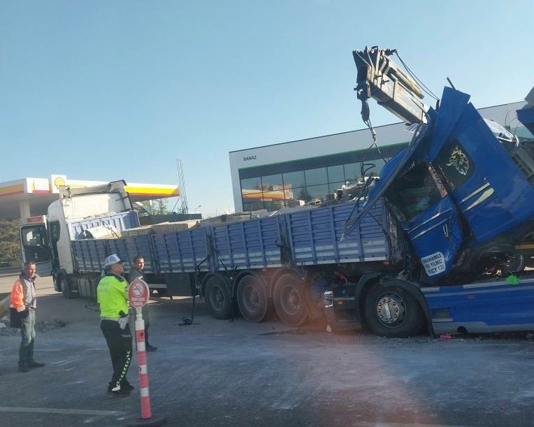 Eskişehir’de tır kazası: 1’i ağır 4 yaralı