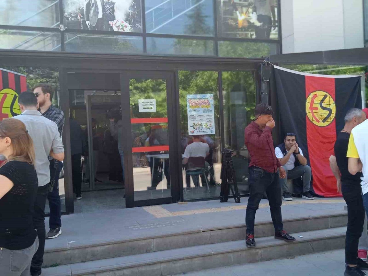 Eskişehirspor Kulüp Başkanı Koca takımın küme düştüğünü açıkladı