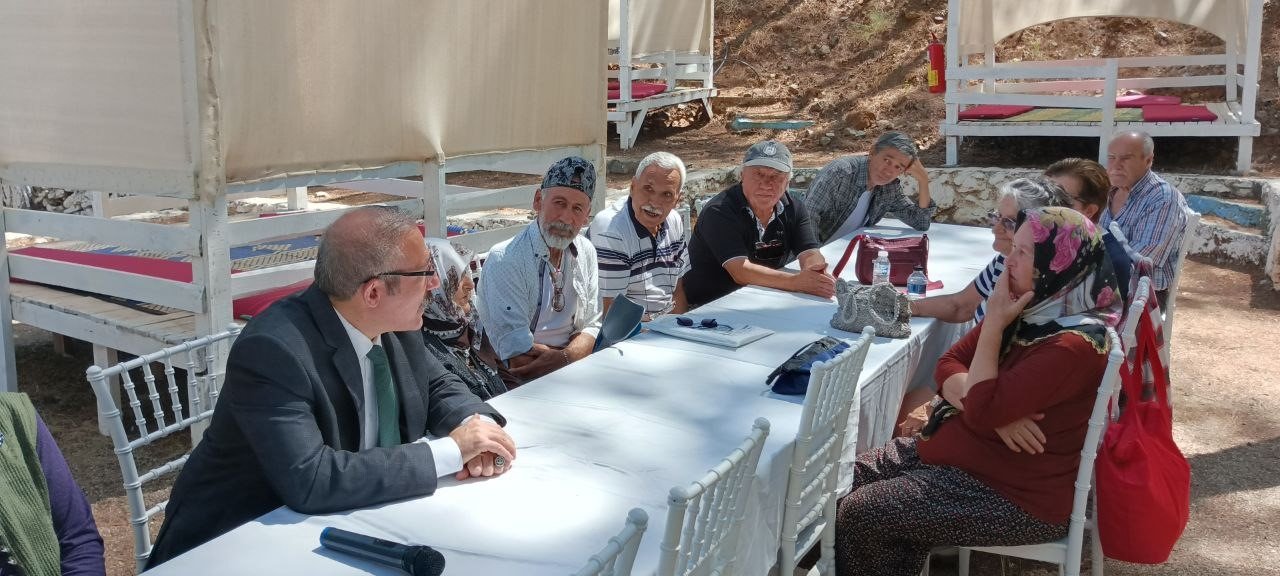 Huzurevindeki babalar unutulmadı