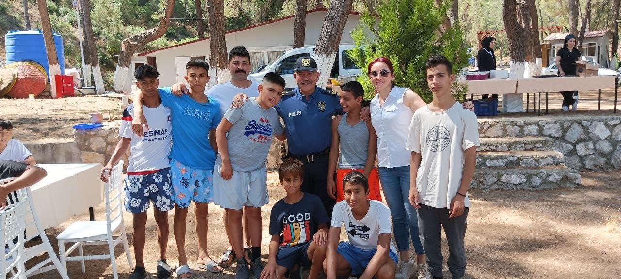 Huzurevindeki babalar unutulmadı