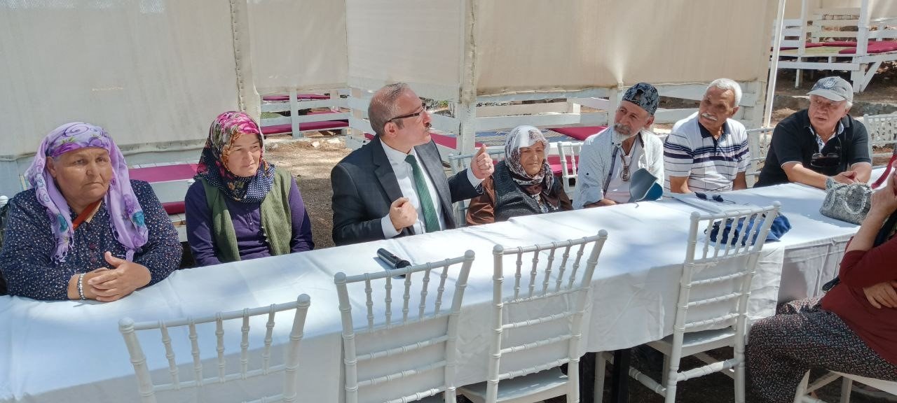 Huzurevindeki babalar unutulmadı