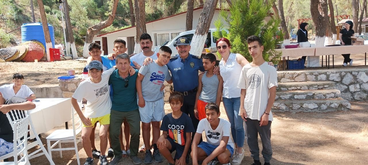 Huzurevindeki babalar unutulmadı