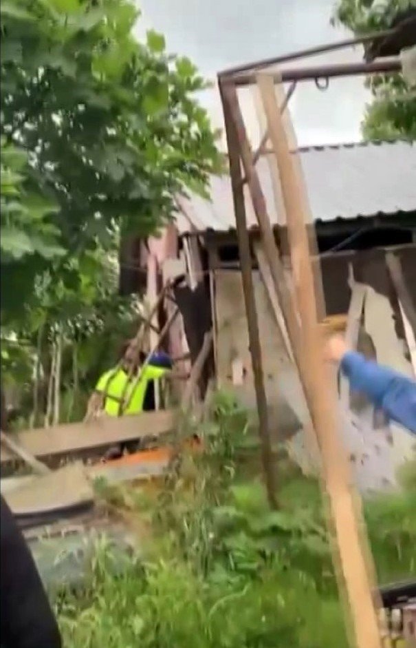 Cezaevine götürüldüğü esnada firar etti, ortalık karıştı