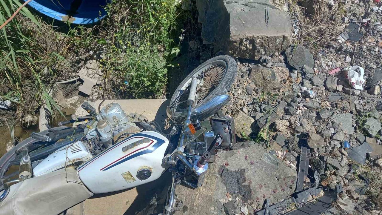 Gediz’de motosiklet kazası, 2 yaralı