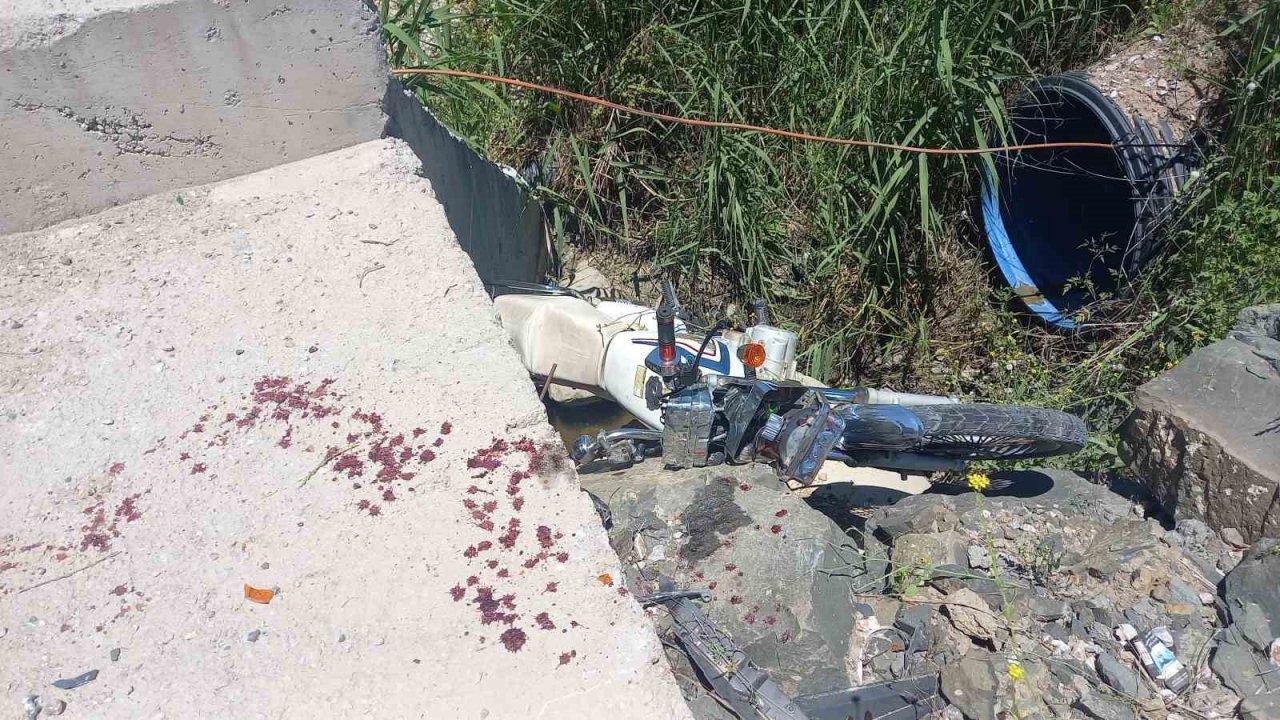 Gediz’de motosiklet kazası, 2 yaralı