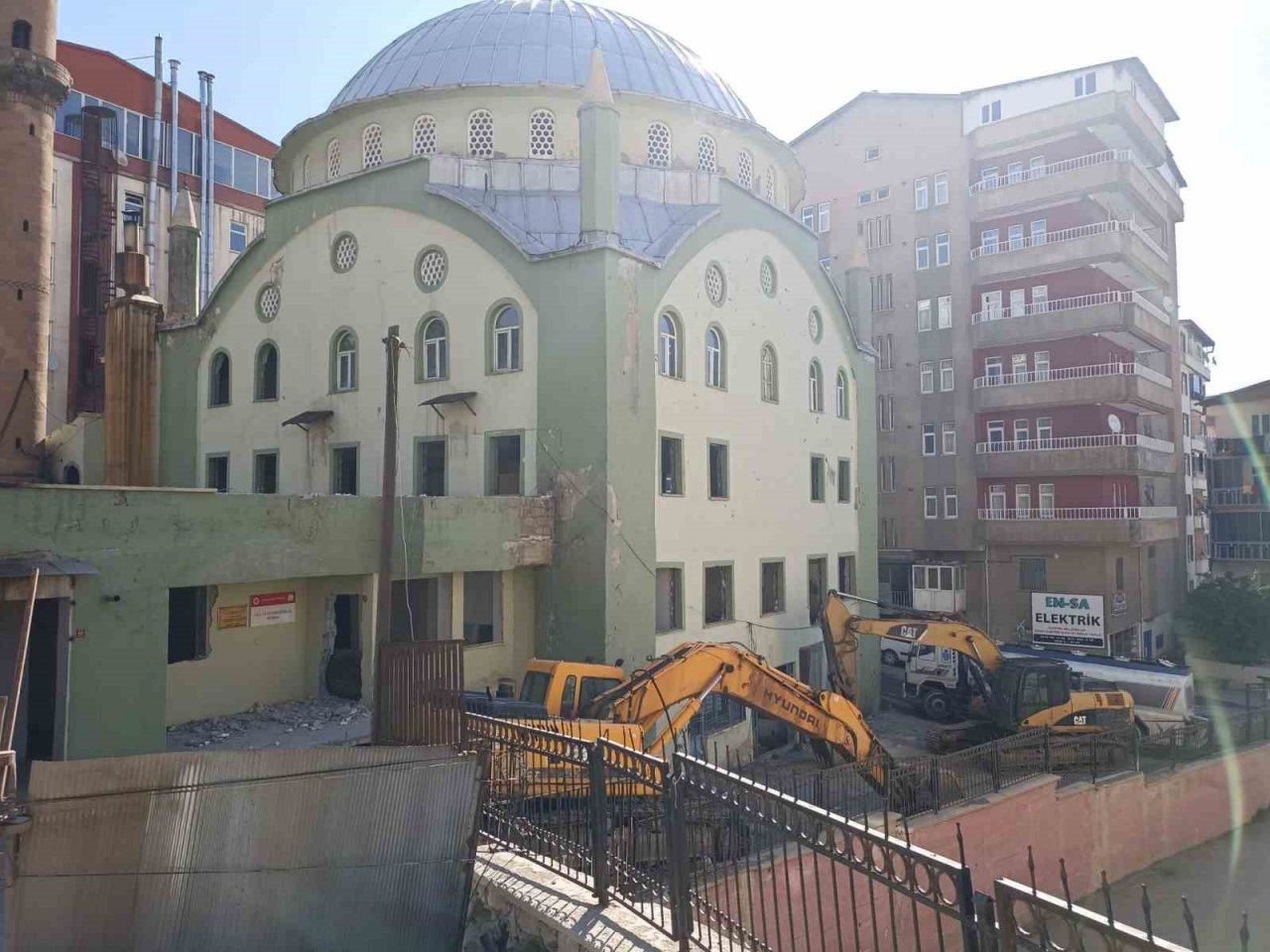 Hacı Sait Camii’nin yıkım çalışmalarına başlandı