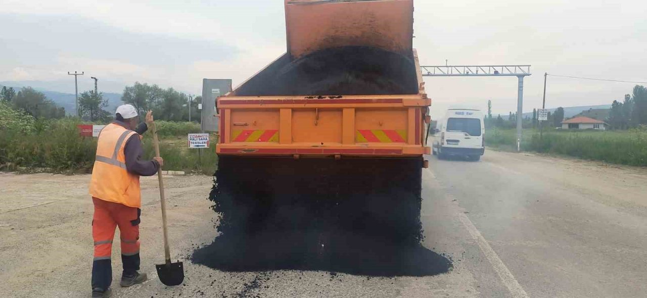 Hisarcık’ta yol bakım çalışması