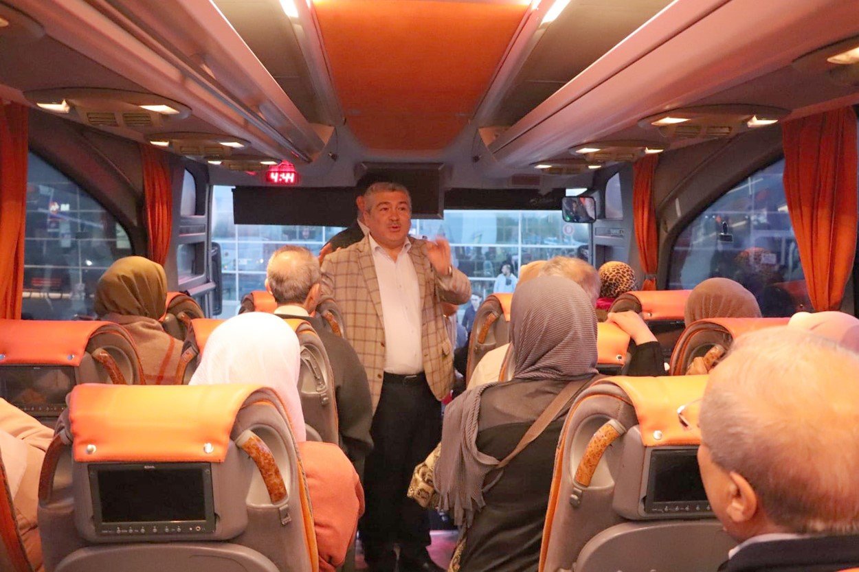 İlk hac kafilesi dualarla uğurlandı