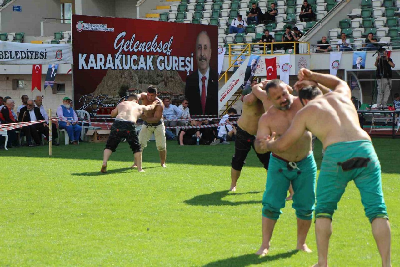 Amasya karakucak güreşlerinde başpehlivan Rıza Yıldırım oldu