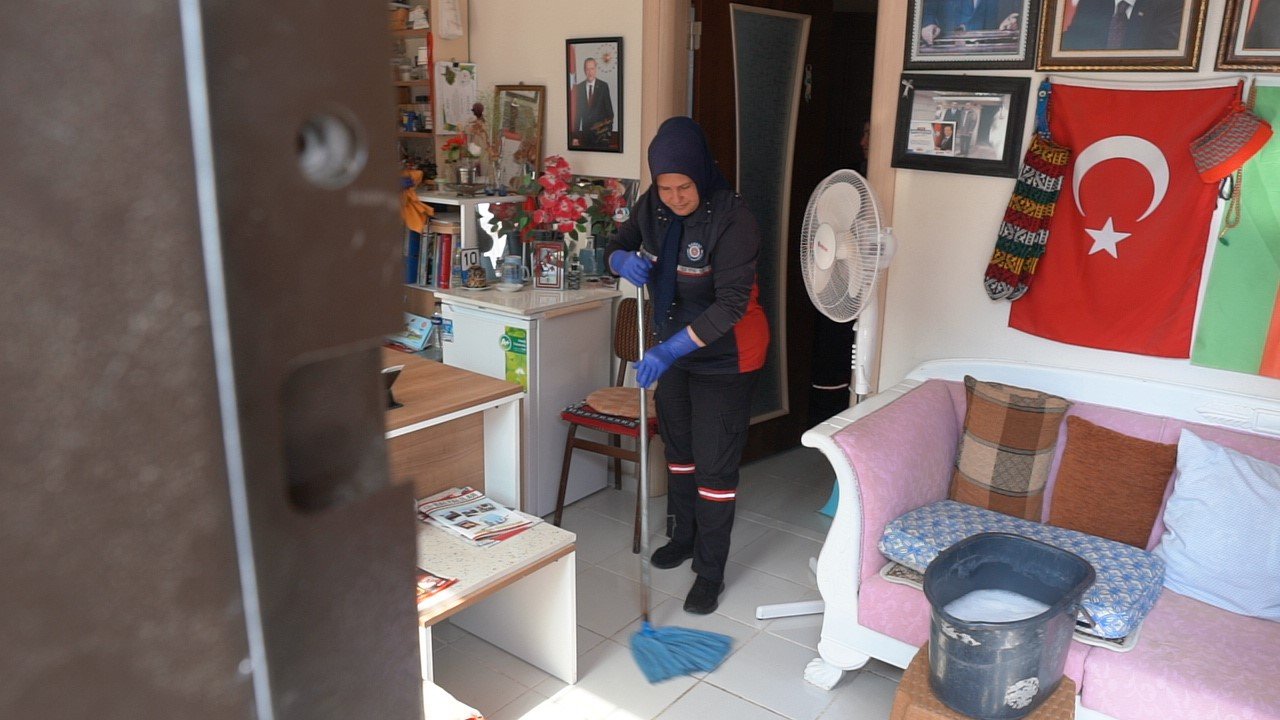 Karesi’de dip bucak temizlik sürüyor