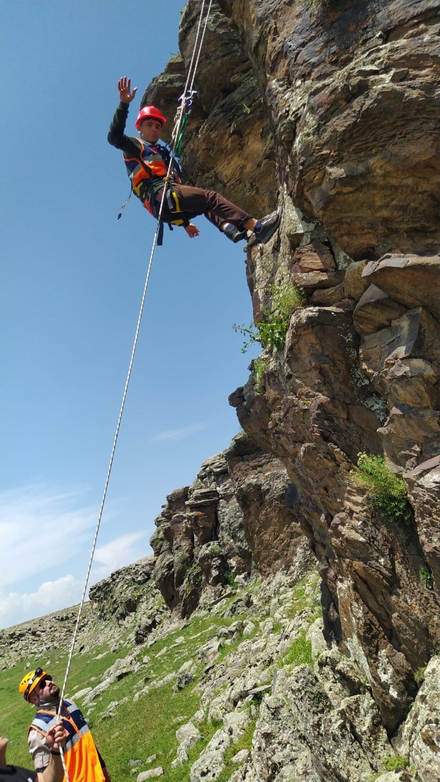 Kars’ta gönüllülerden dağcılık ve arama kurtarma eğitimi