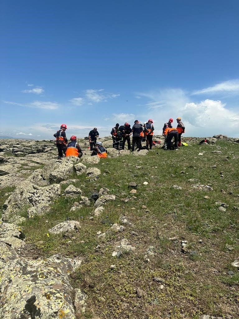 Kars’ta gönüllülerden dağcılık ve arama kurtarma eğitimi