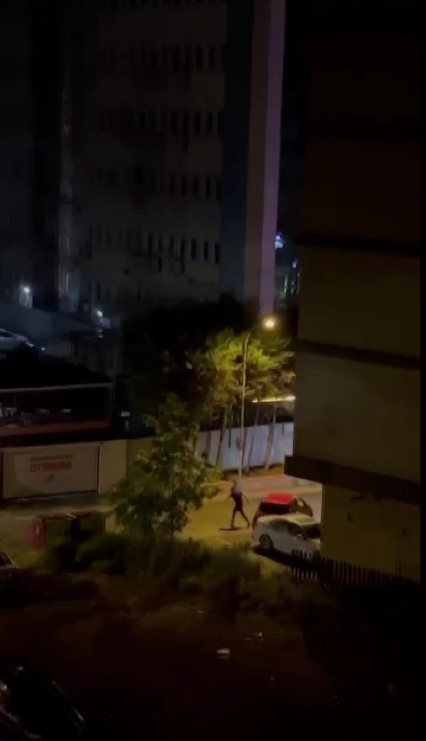 Kartal’da genç kadın ile adamın kavgası mahalleyi birbirine kattı