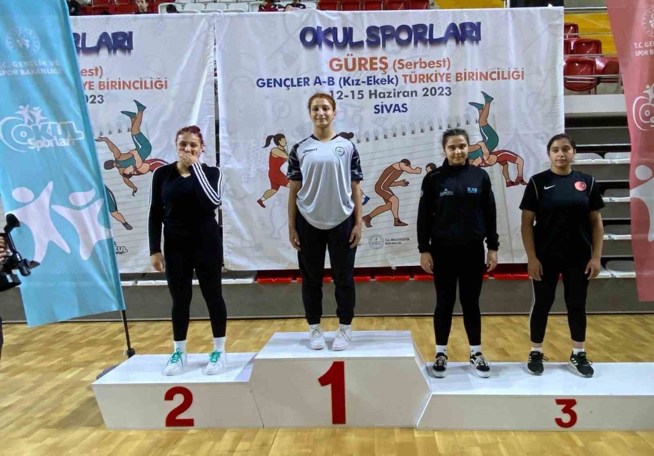 Kaş Belediye Spor, Türkiye Güreş Şampiyonası’nda 3 madalya kazandı