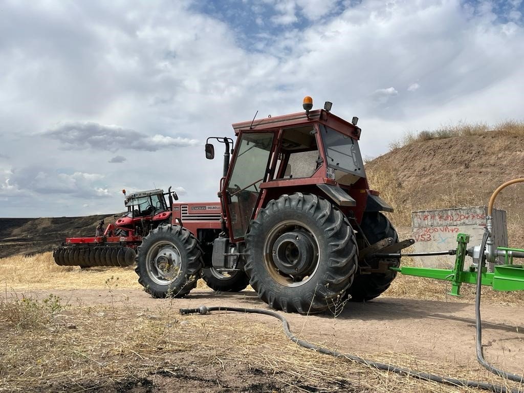 Uzun namlulu silahların kullanıldığı kavgada taranan traktörlerden dehşete düşüren görüntü