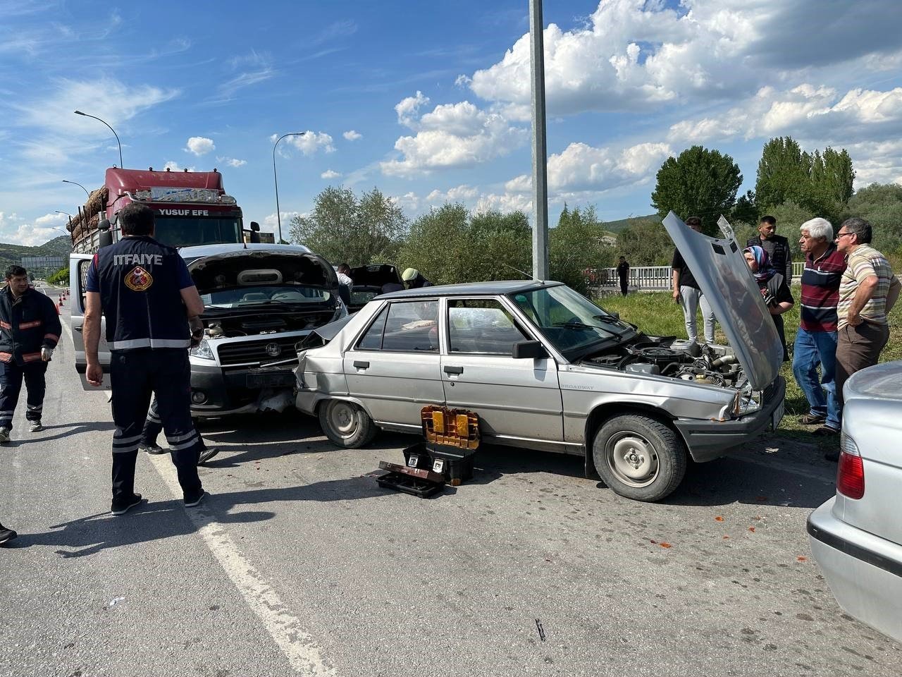 Tavşanlı’da zincirleme trafik kazası: 2 yaralı