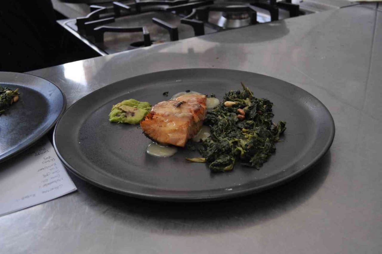 Geleceğin aşçıları yıl sonu beceri sınavında yoğun çaba sarf etti