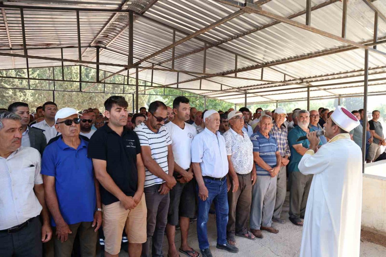 Marmaris’te zabıta personelini yüzlerce kişi uğurladı