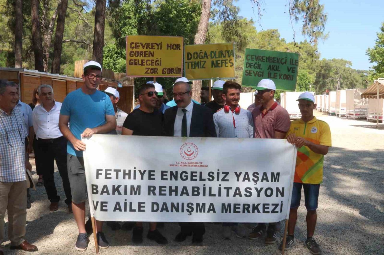 Fethiye’de okulun işlettiği Büyük Samanlık Koyu’na ’mavi bayrak’ çekildi
