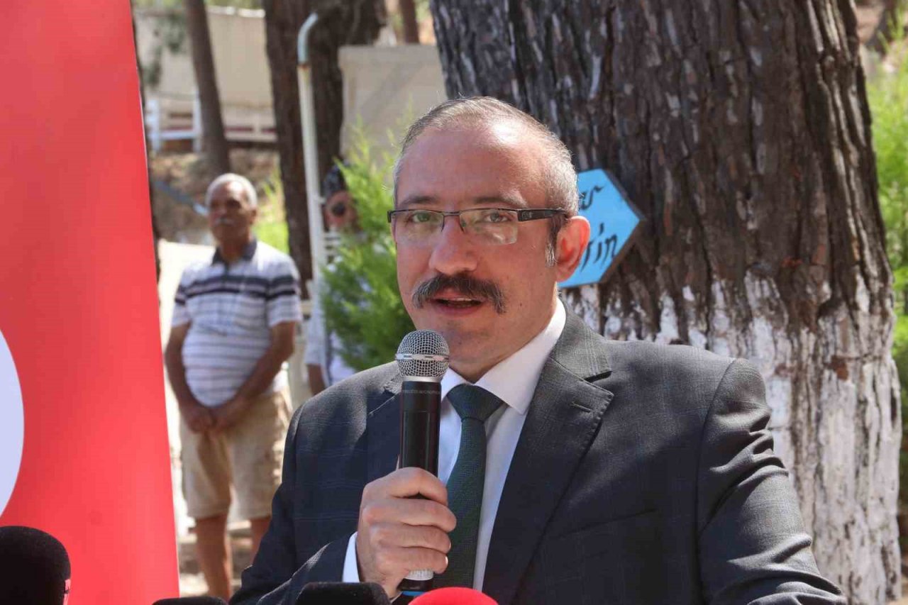 Fethiye’de okulun işlettiği Büyük Samanlık Koyu’na ’mavi bayrak’ çekildi