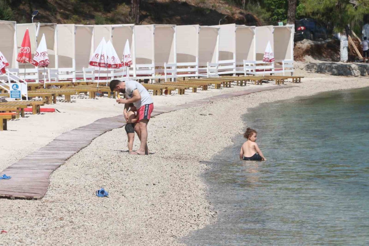 Fethiye’de okulun işlettiği Büyük Samanlık Koyu’na ’mavi bayrak’ çekildi