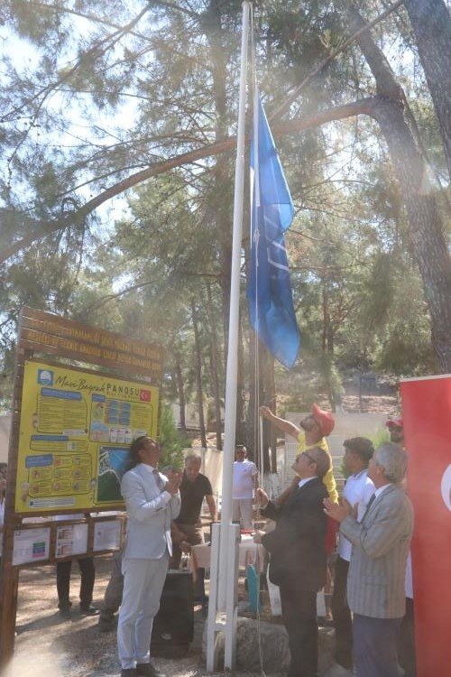 Fethiye’de okulun işlettiği Büyük Samanlık Koyu’na ’mavi bayrak’ çekildi