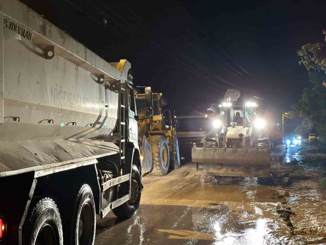 Niğde’de sel sonrası onarım ve temizlik çalışması